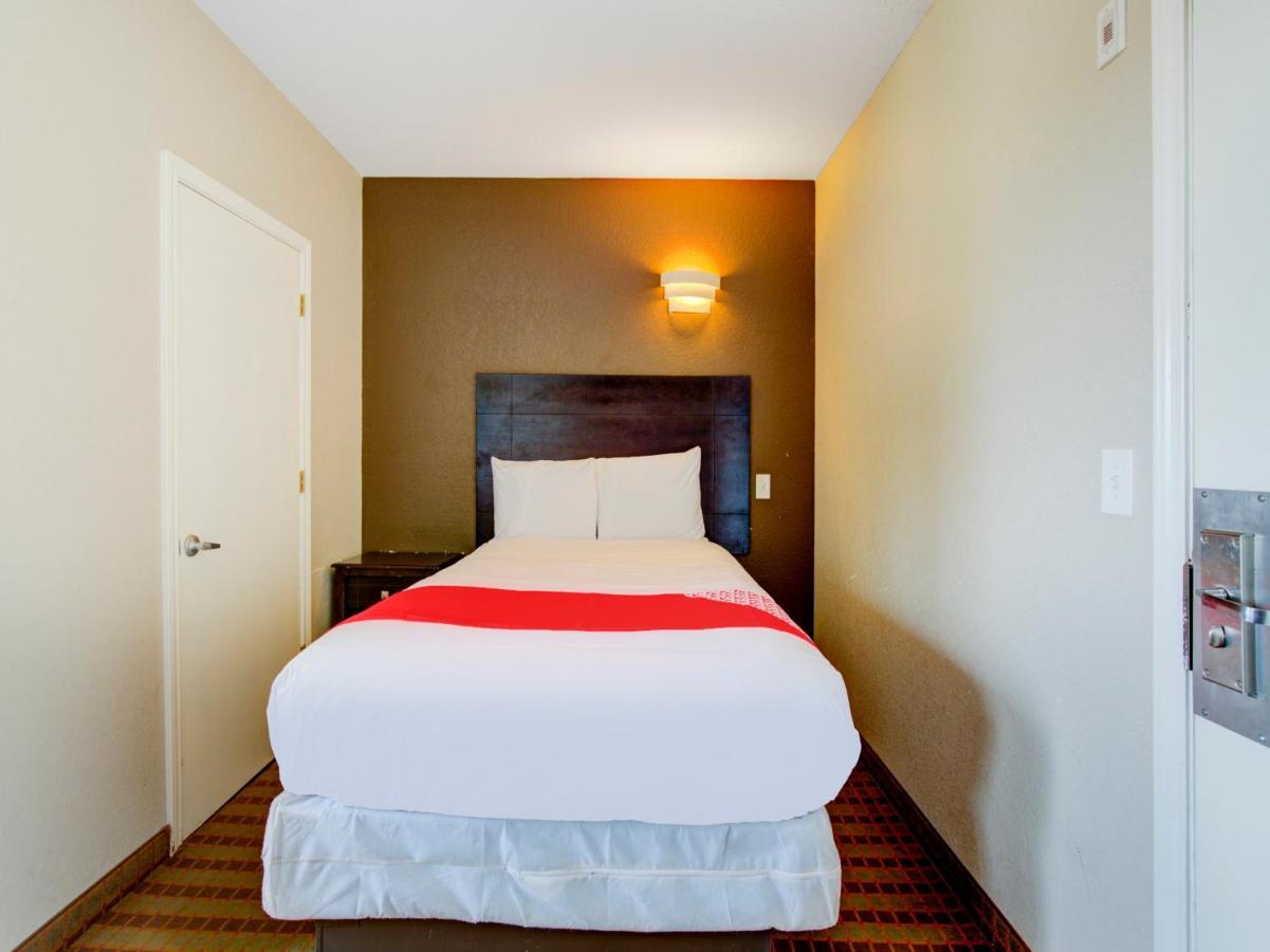 Hotel Dilley Grand エクステリア 写真
