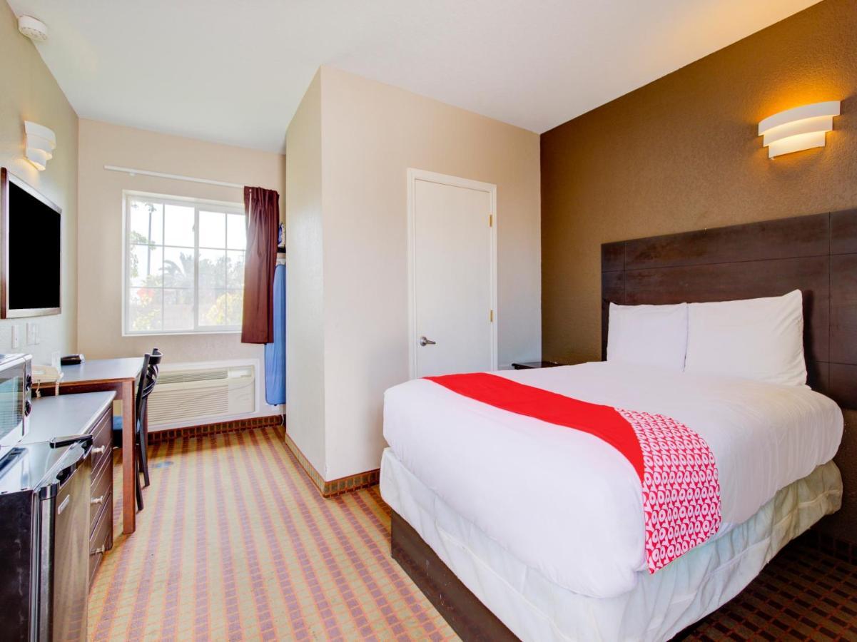 Hotel Dilley Grand エクステリア 写真