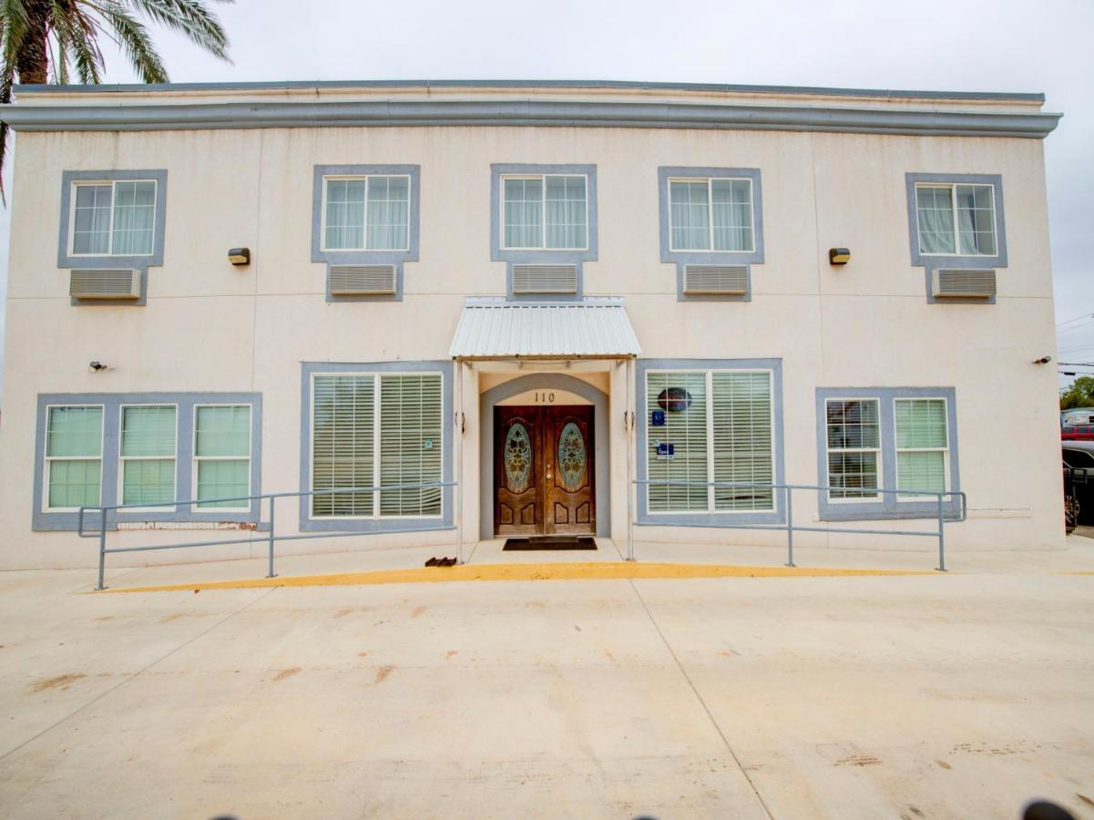 Hotel Dilley Grand エクステリア 写真