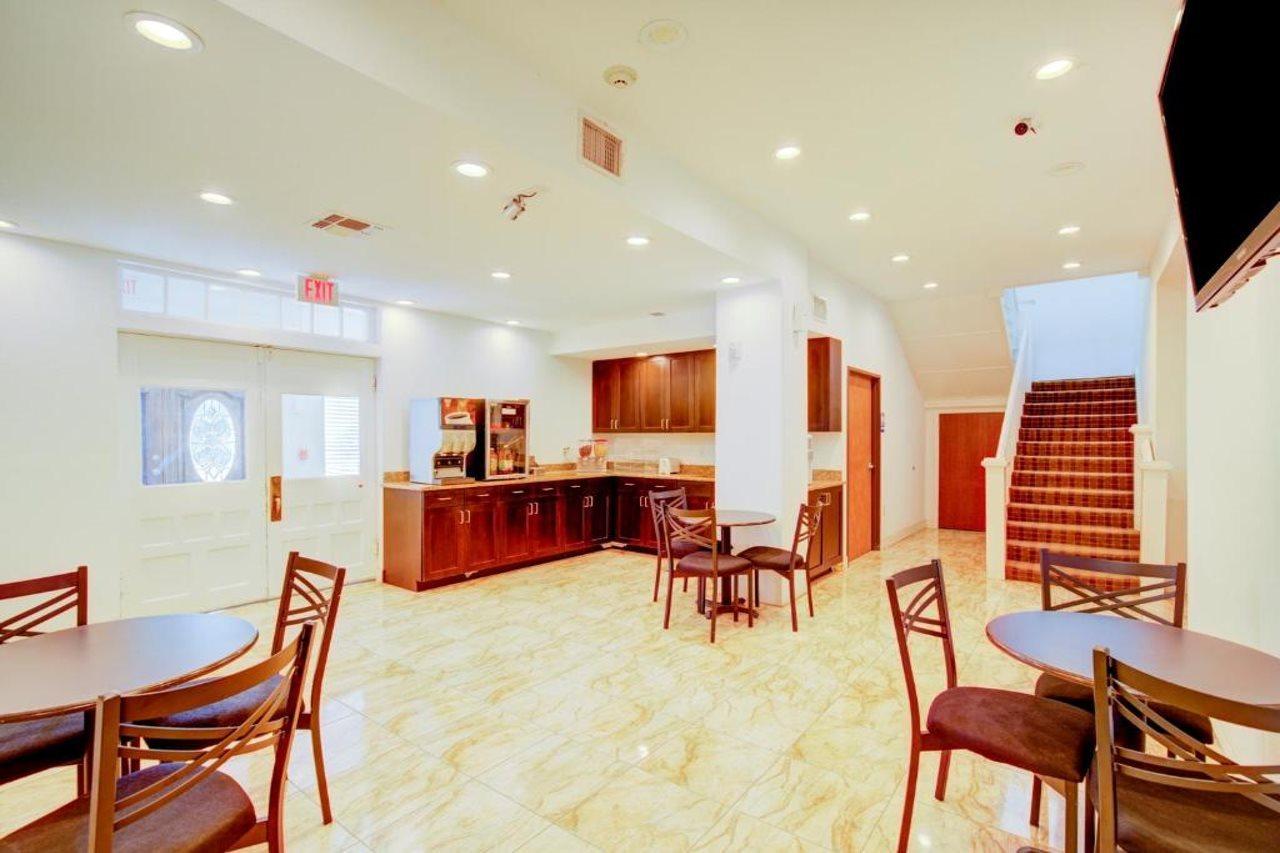 Hotel Dilley Grand エクステリア 写真