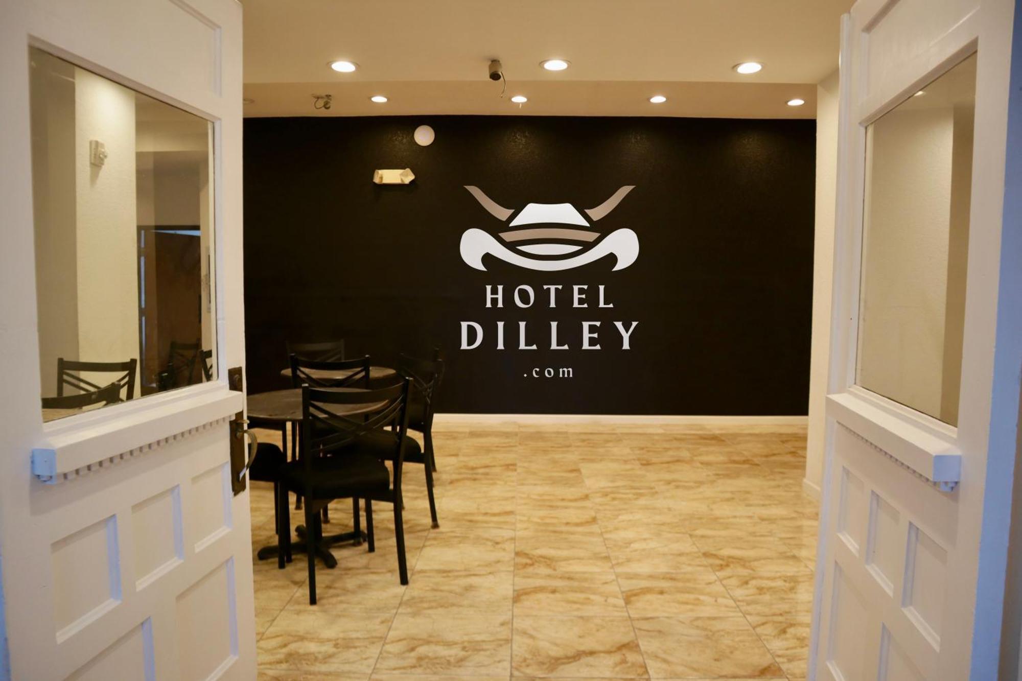 Hotel Dilley Grand エクステリア 写真