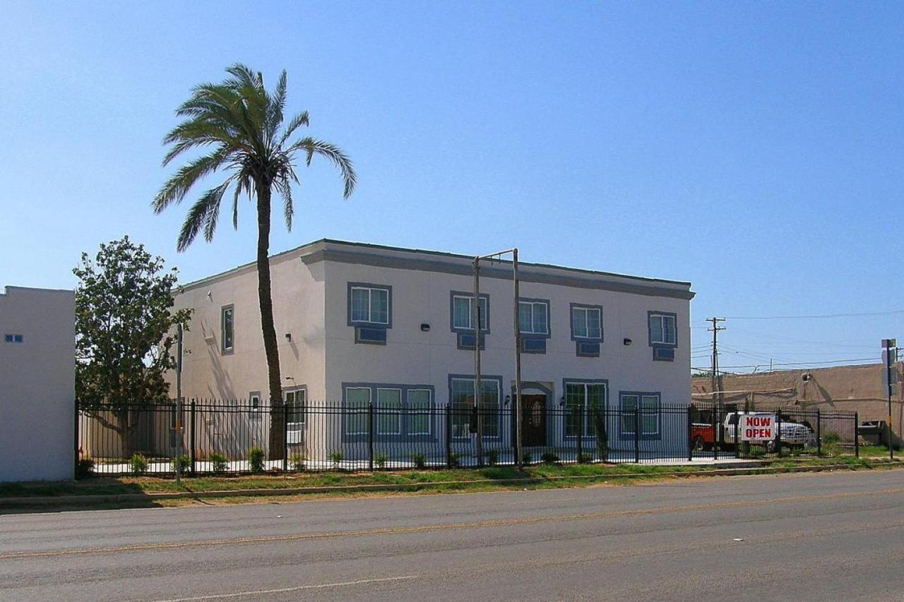Hotel Dilley Grand エクステリア 写真